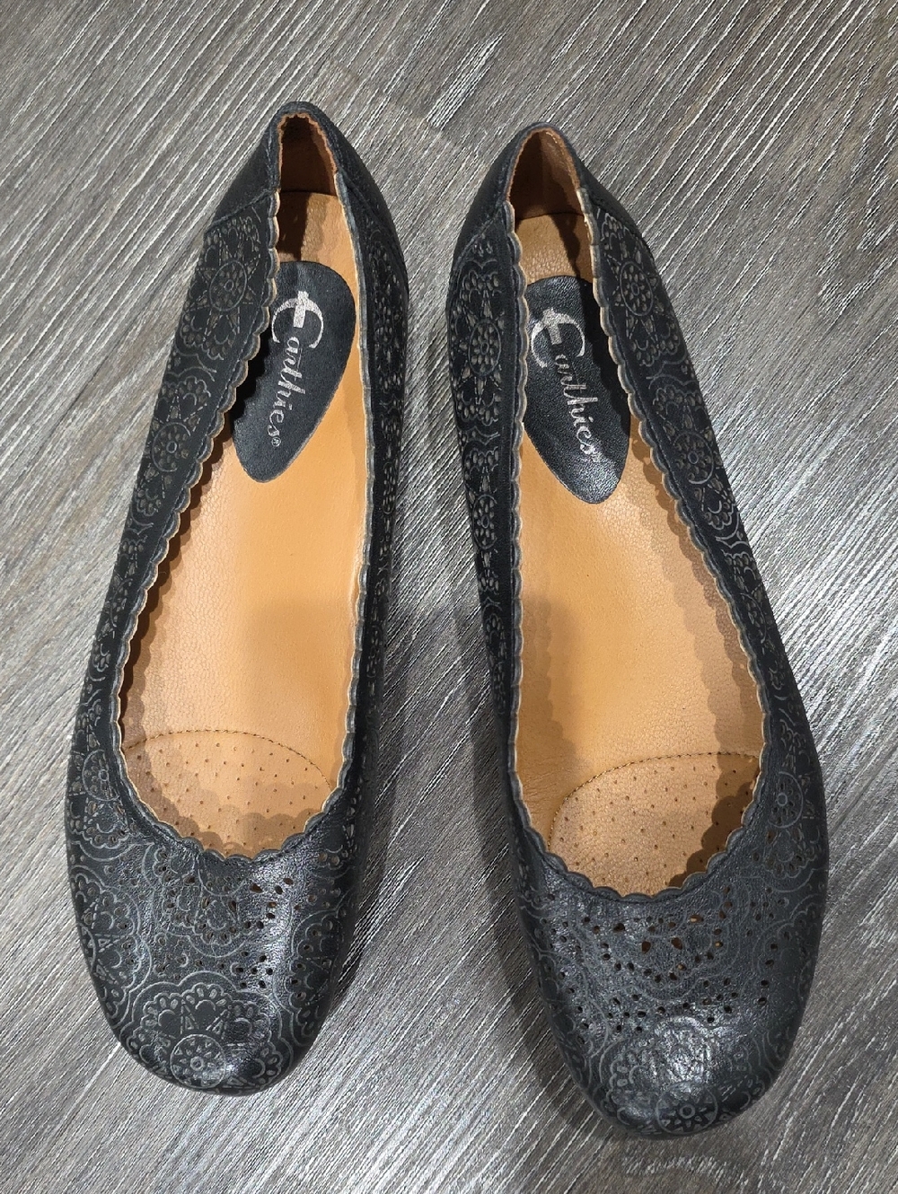 Earthies Black Scalloped Floral Ballet Flats